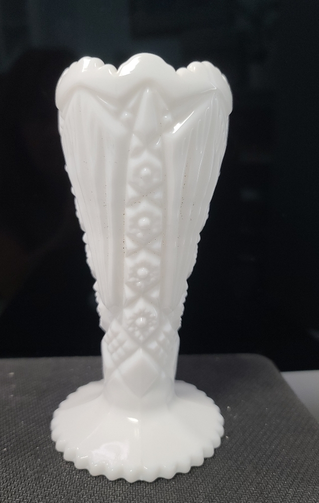 𝅺imperial Milk Glass Vase